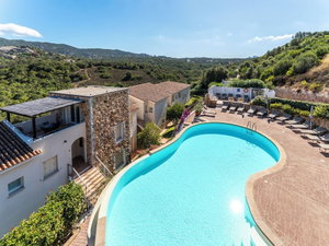 Hotel Complex Surrounded By Greenery With Pool cazare Arzachena