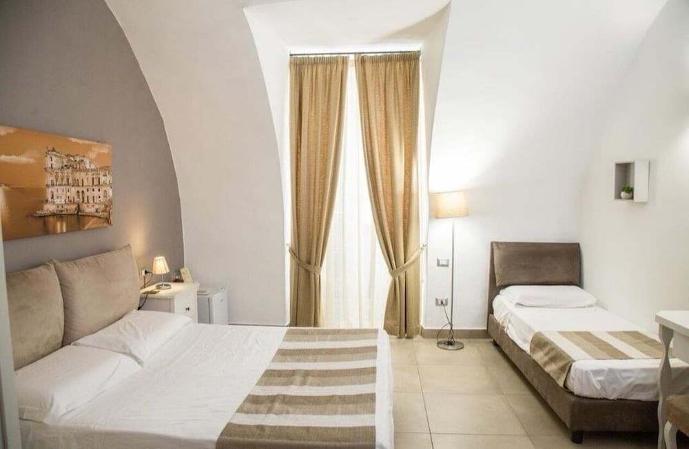 Chiaia Suites