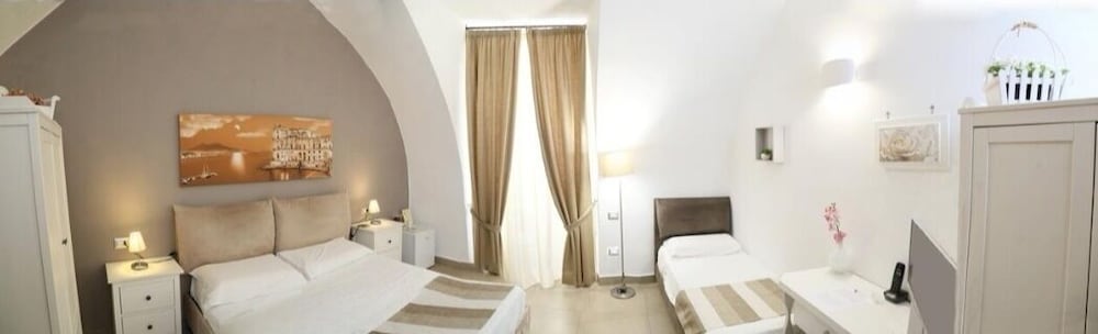 Chiaia Suites