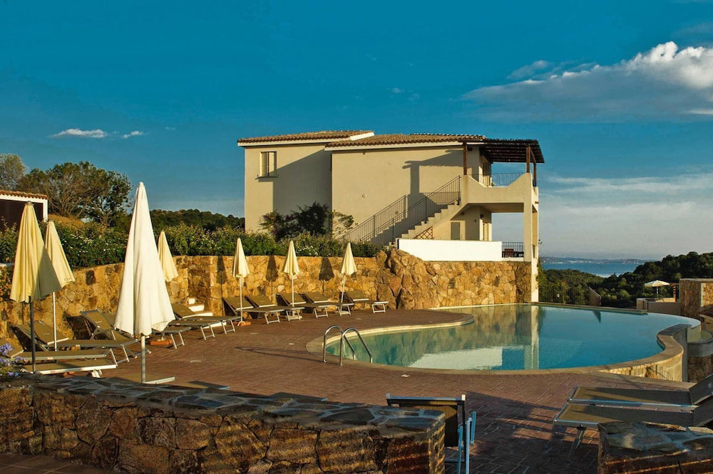 Hotel Apartment In Golfo Aranci With Terrace