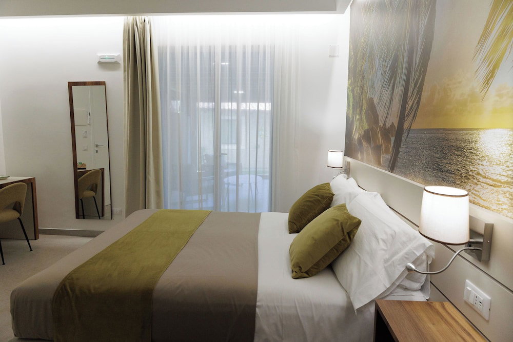 Sea Garden Luxury Rooms
