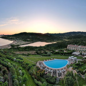 Hotel L'ea Bianca Luxury Resort cazare Arzachena