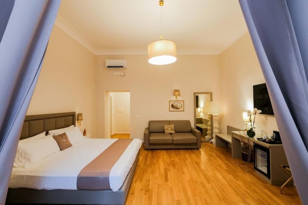 Hotel Napoli Class Luxury Rooms & Suites