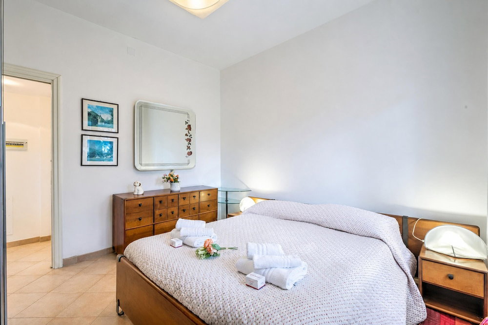 Hotel Gabri By The Sea With Balcony And Shared Garden