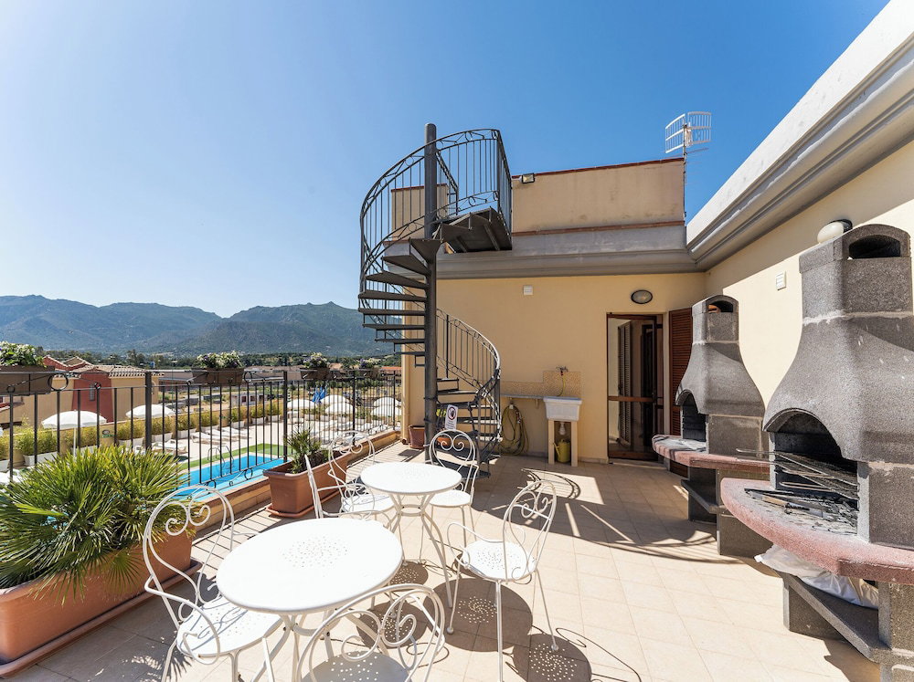 Hotel Modern Furnished House In Villasimius