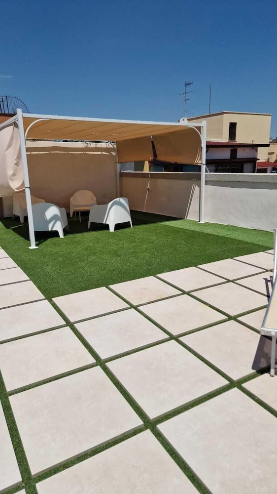 Hotel Incoming Roof Bovio