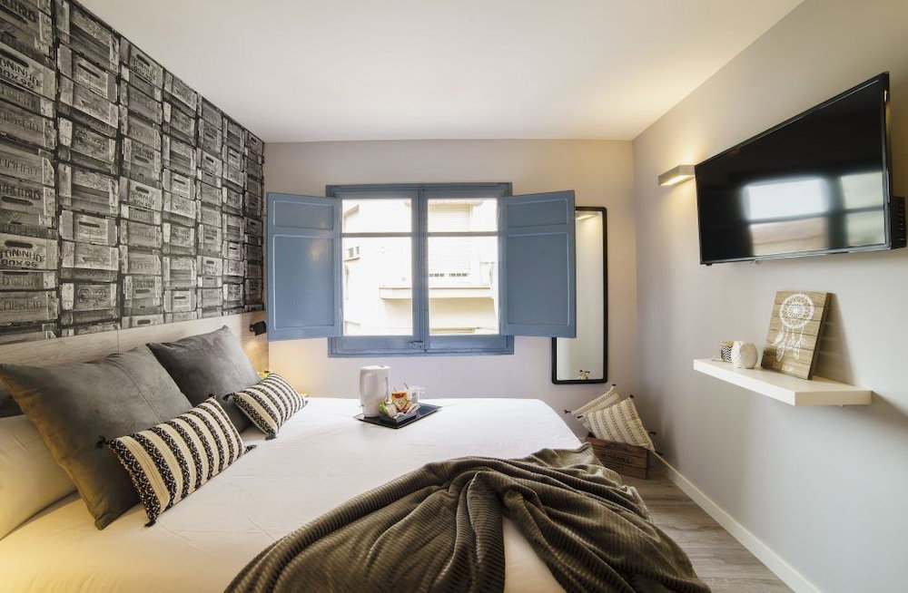 Wander By Pillow Hostal