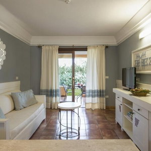 Hotel Tranquil Lantana Resort Hotel And Apartments 1-2Km From Nora Beach cazare Pula