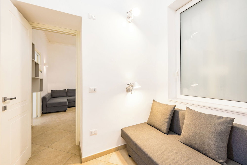 Chiaia Boutique Flat On Pedestrian Area By Napoliapartments