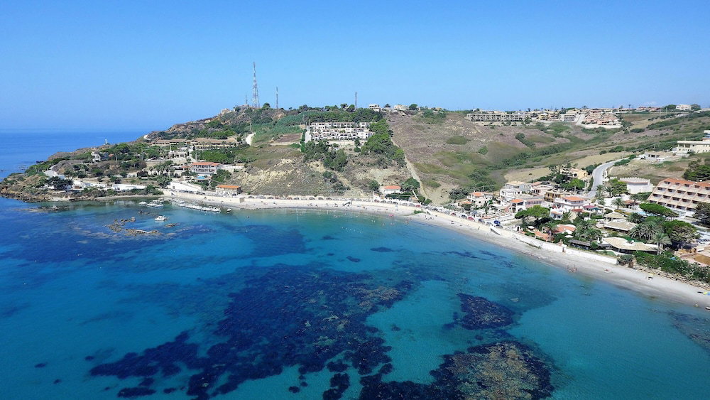Hotel Sea Front Apartment 4 Beds With Balcony 250 Meters From The Beach