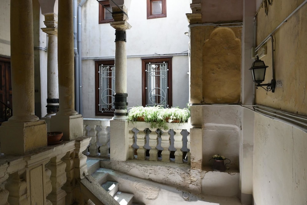 Hotel Sisters Residence