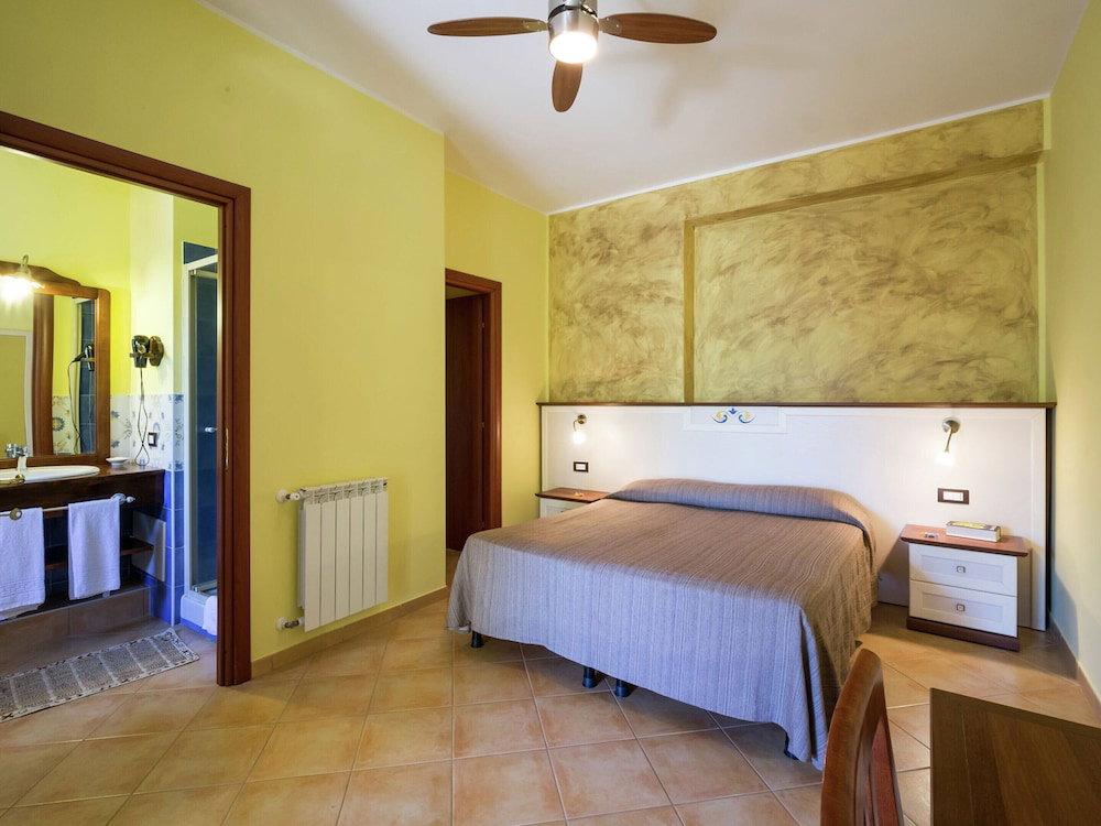 Sun-Drenched Estate Close To Sciacca Near The Beach