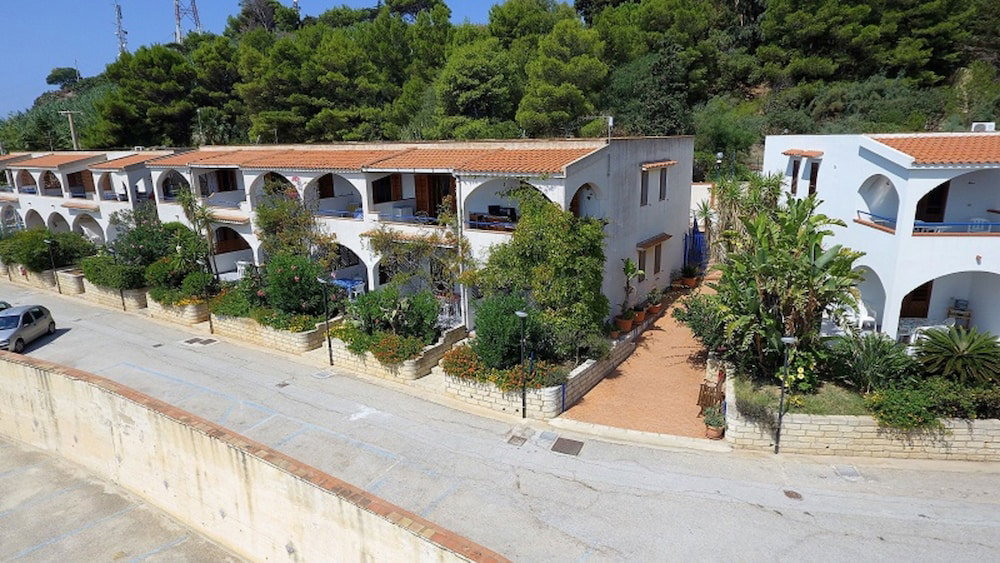 Hotel Sea Front Apartment 5 Beds With Balcony 250 Meters From The Beach