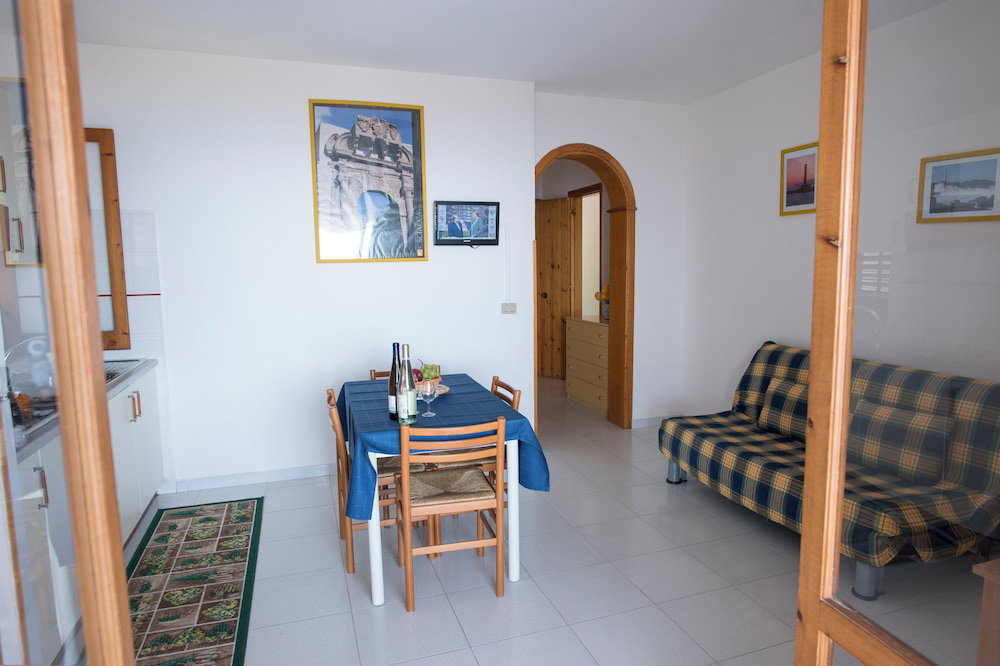 Sea Front Apartment 5 Beds With Balcony 250 Meters From The Beach