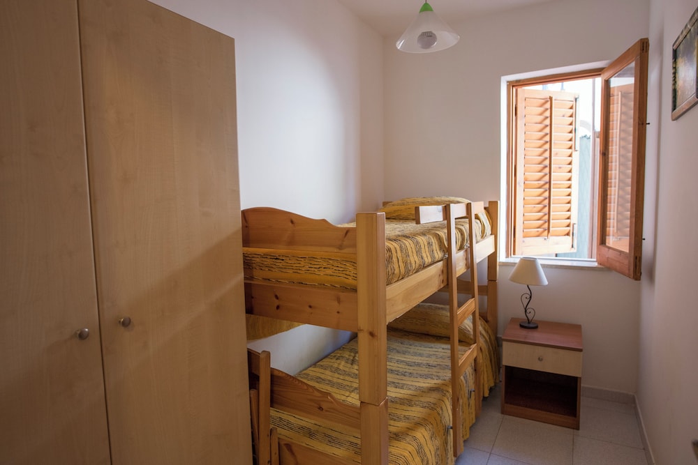 Sea Front Apartment 5 Beds With Balcony 250 Meters From The Beach