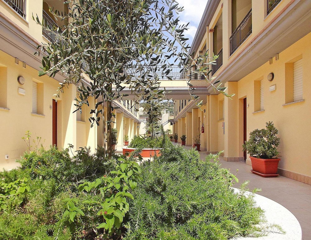 Hotel Apartment In Villassimius Garden