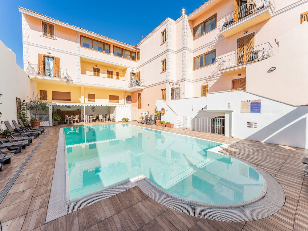 Hotel Bright 3 Guest Apartment With Pool