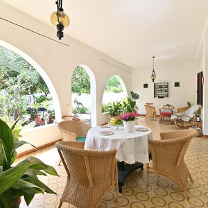 Hotel Izzhome Colonial cazare Pula