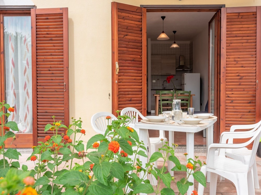 Hotel Accommodation 1 Km From The Beach
