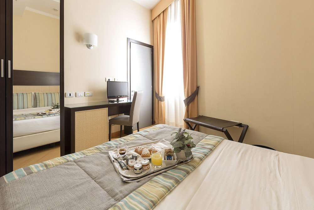 Hotel Naples