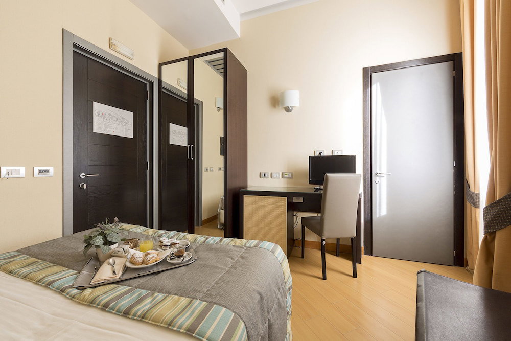 Hotel Naples