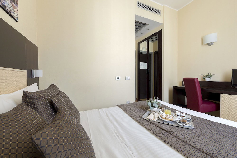 Hotel Naples