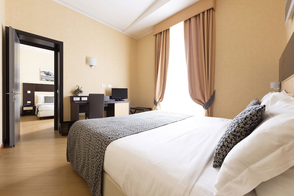 Hotel Naples