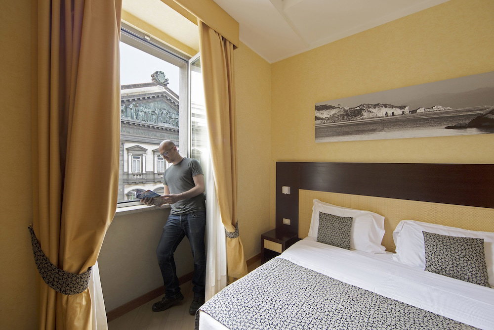 Hotel Naples