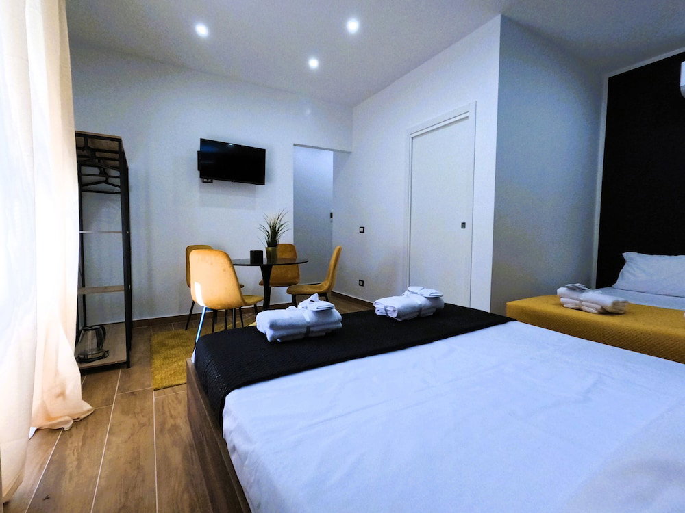 Hotel Blackwoody Contemporary Rooms - Napoli Centro Storico