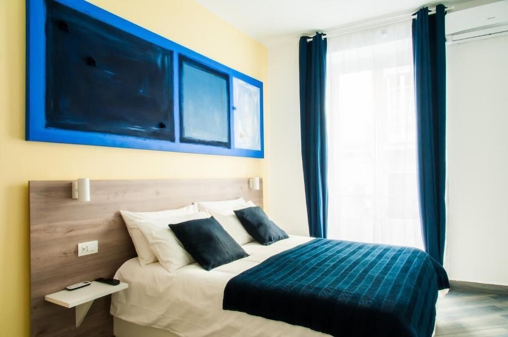 Hotel Demi Rooms