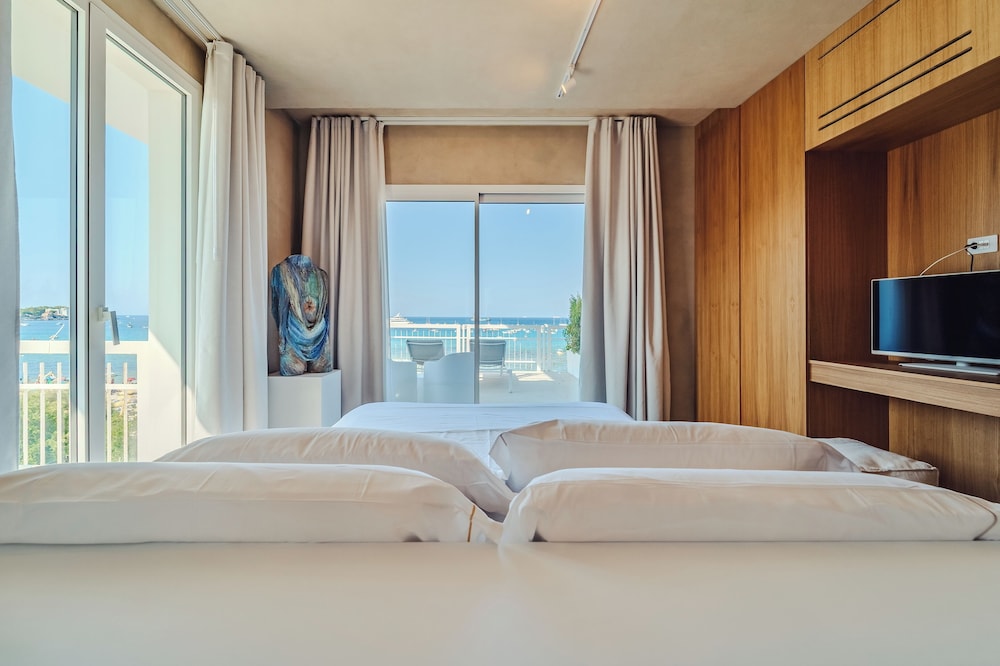 Hotel Hybrid Icon Rooms Gallery