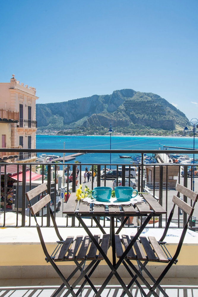 Hotel Casetta Vista Mare In Piazza A Mondello By Wonderful Italy