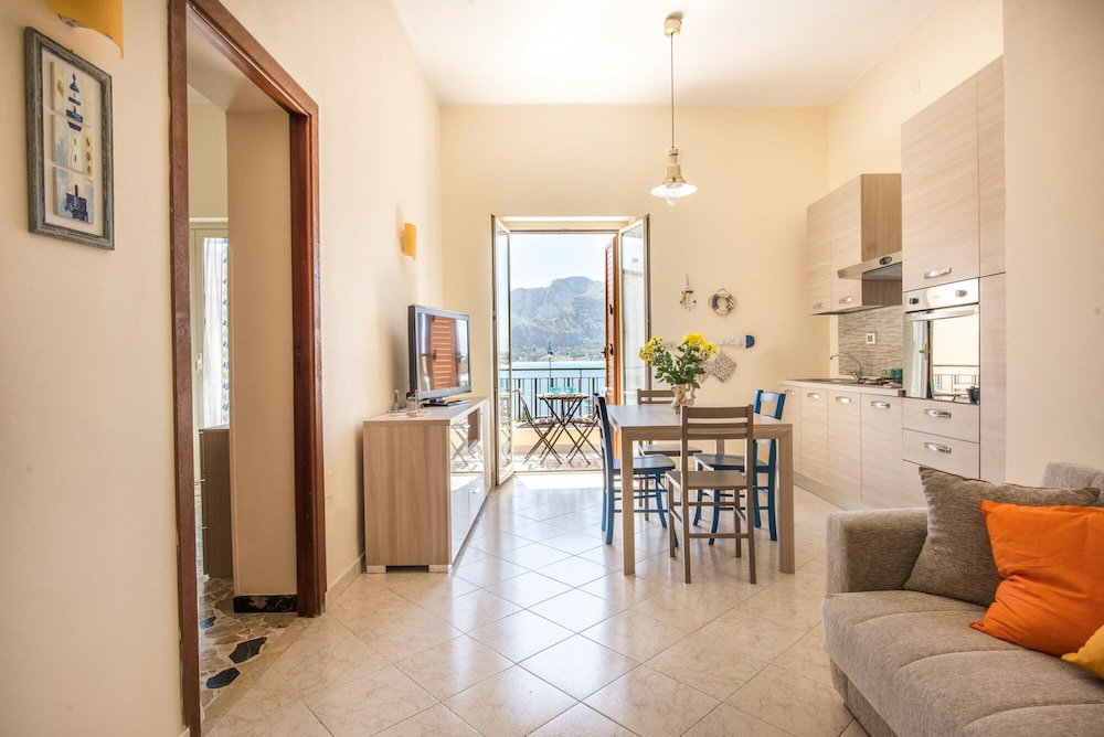 Casetta Vista Mare In Piazza A Mondello By Wonderful Italy