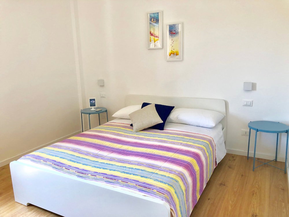 Mondello Beach Rooms