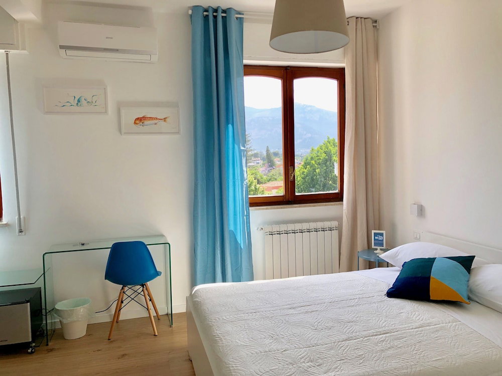 Mondello Beach Rooms