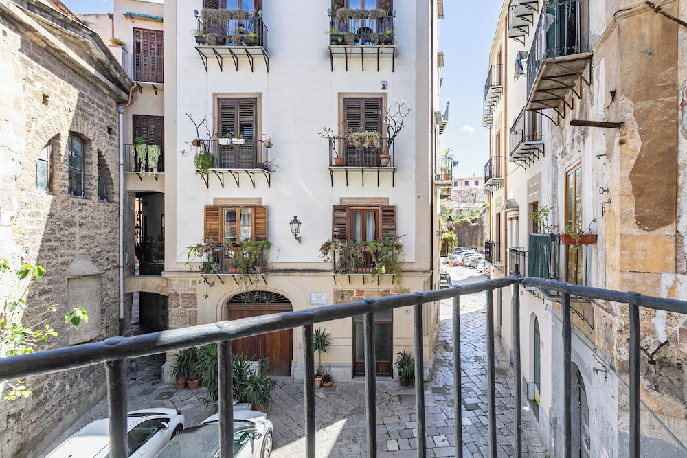 Hotel Guesthost - Piazza Pretoria Roomy Flat With Balconies X8
