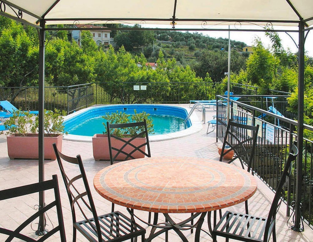 Hotel Apartment Agriturismo Le Mimose In Imperia