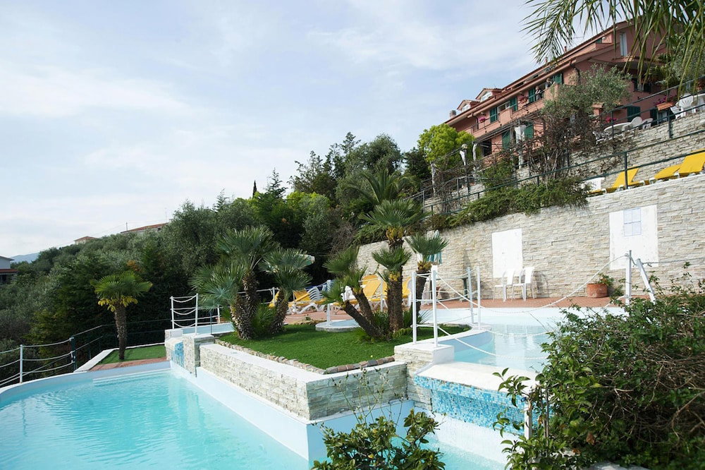 Hotel Holiday Villa Apartment In Imperia