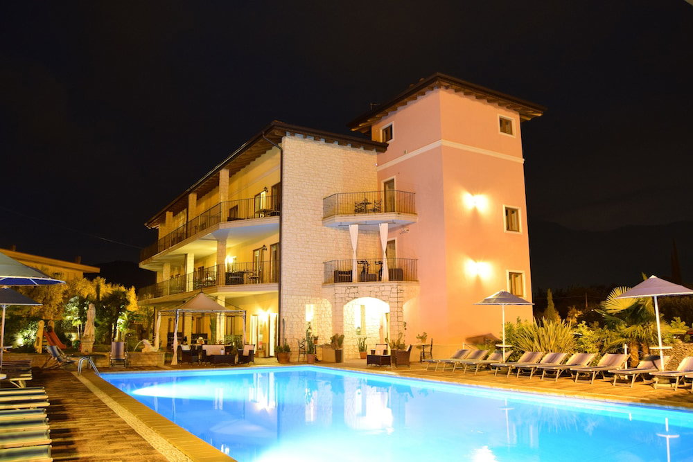 Hotel Residenza Le Due Torri Apartments