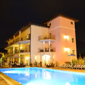 Hotel Residenza Le Due Torri Apartments cazare Riva del Garda