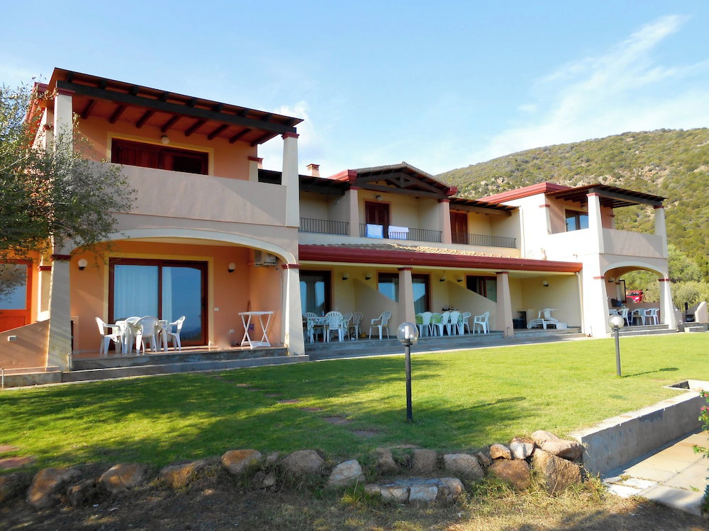 Hotel Modern Villa Chia With Stunning Sea View