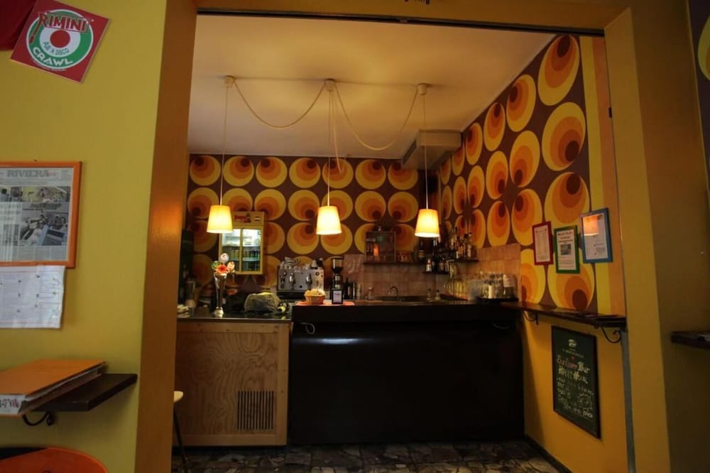 Hotel Sunflower City Student Hostel & Bar