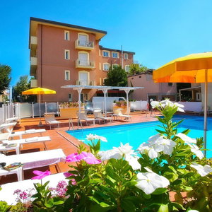 Hotel Residence I Girasoli cazare Santa Giustina