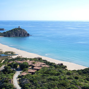 Hotel Baia Di Chia Resort Sardinia, Curio Collection By Hilton cazare Domus de Maria