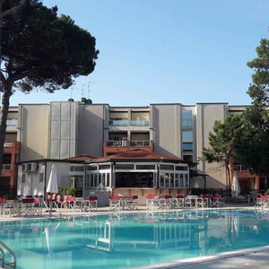 Hotel Poggio Dei Pini cazare Marina Romea