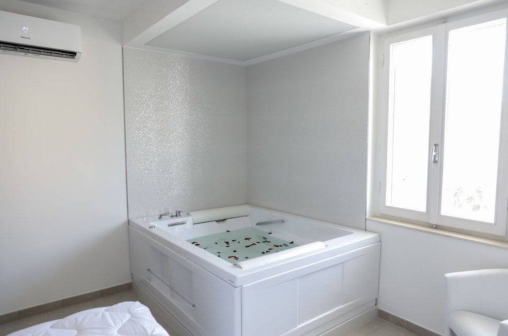 Hotel R & D