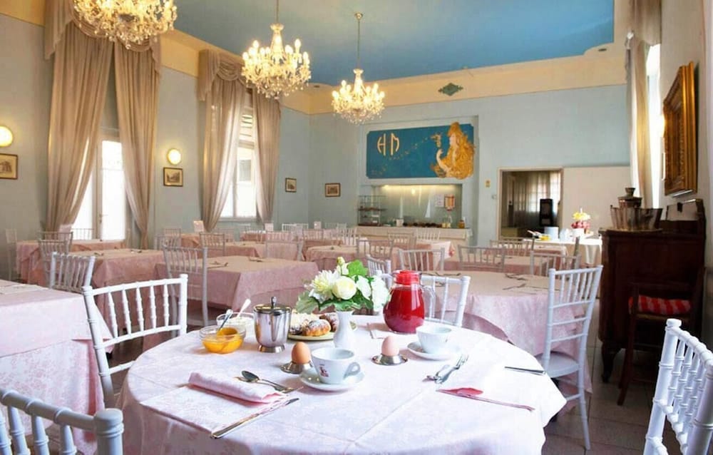 Room-Viareggio Rooms Facing The Sea