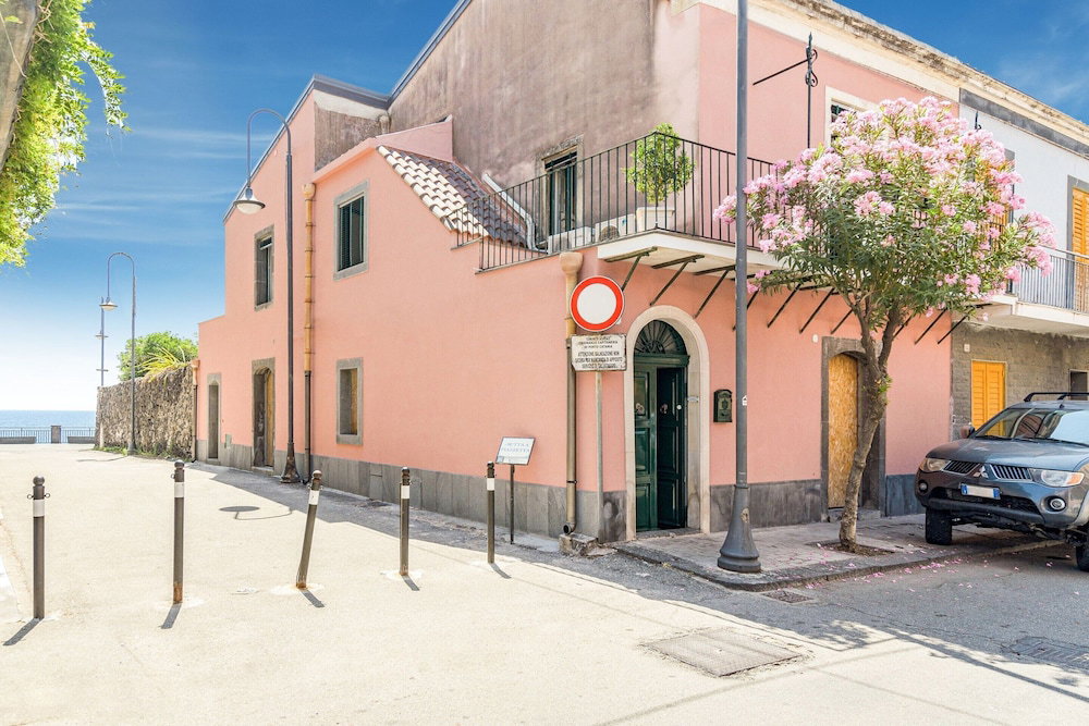 Hotel Holiday Home In Santa Tecla Near Etna Beach