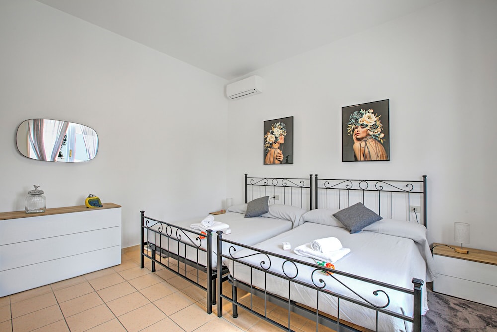 La Siesta With Private Garden