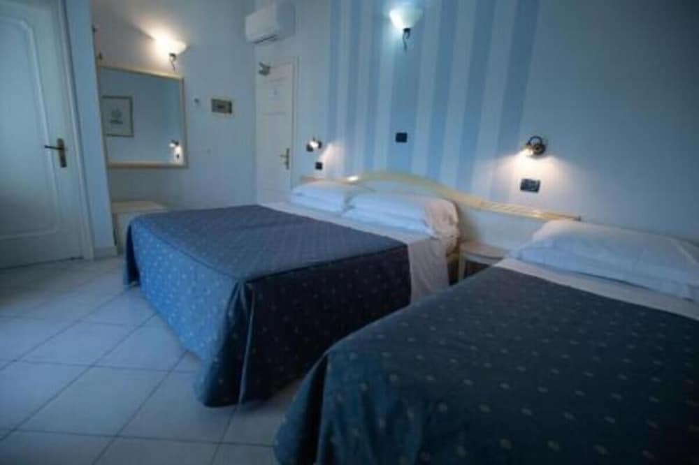 Hotel Room-Fly In Viareggio Beach In Front Of